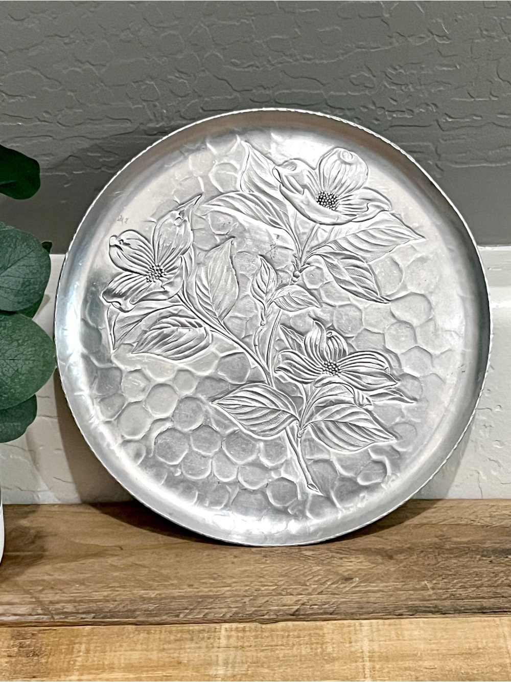 Vintage Stede Hand Wrought Hammered Aluminum Dogwood Flower Round Tray 10”